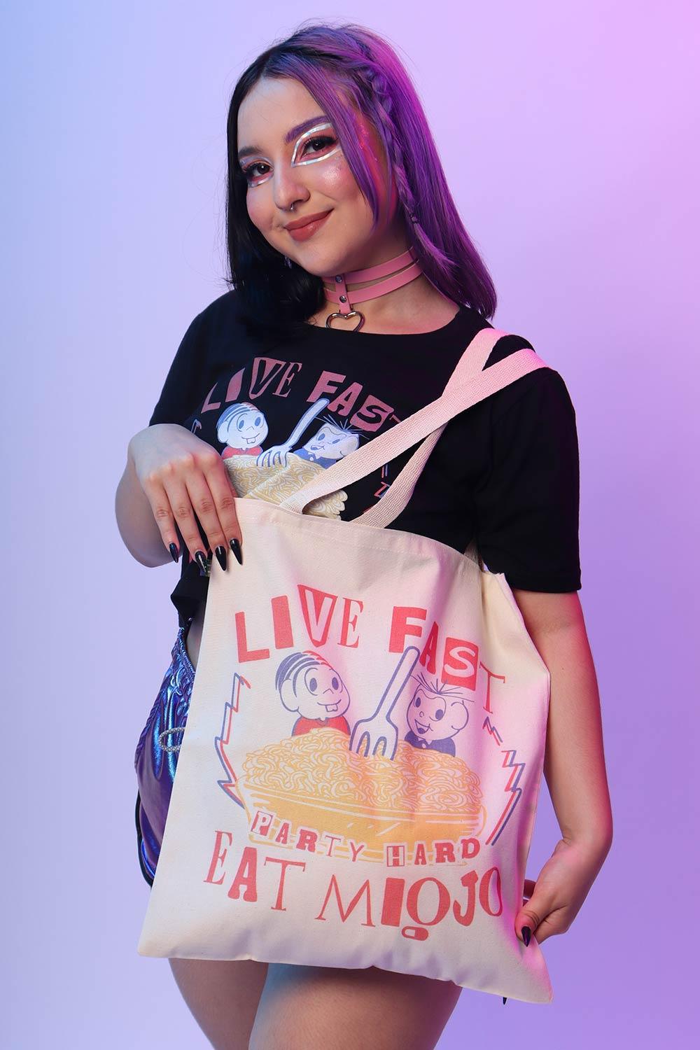 Ecobag Live Fast Eat Miojo Belle Belinha – Cápsula Shop