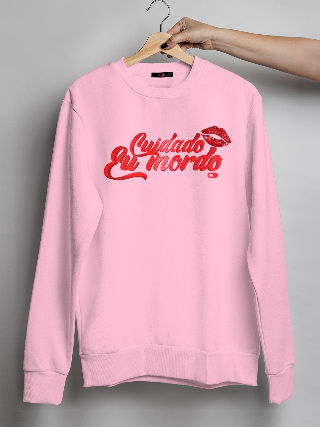 Blusa de Moletom Cuidado Eu Mordo Laura Seraphim - Cápsula Shop