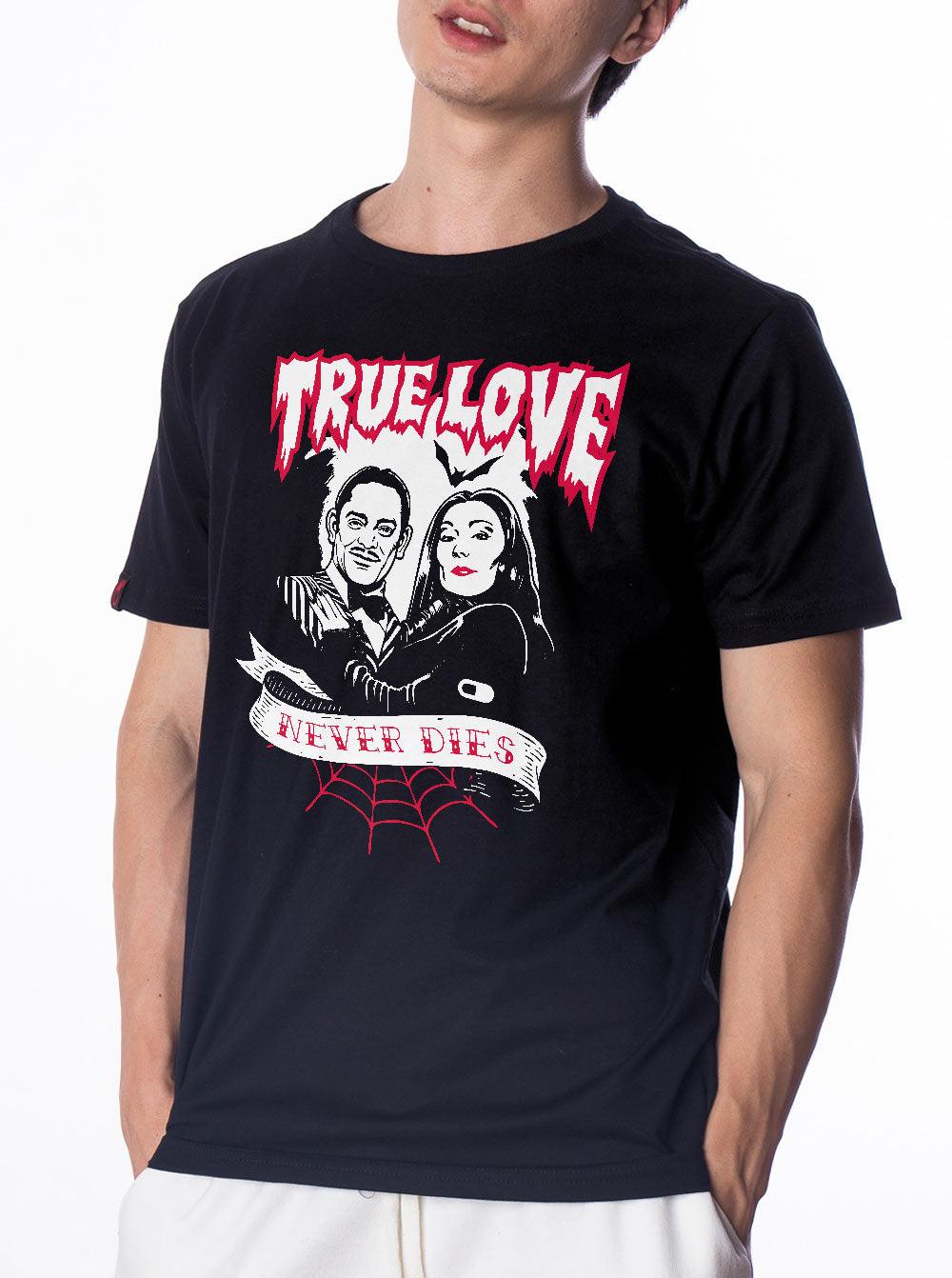 Camiseta Família Addams Morticia e Gomes - Cápsula Shop